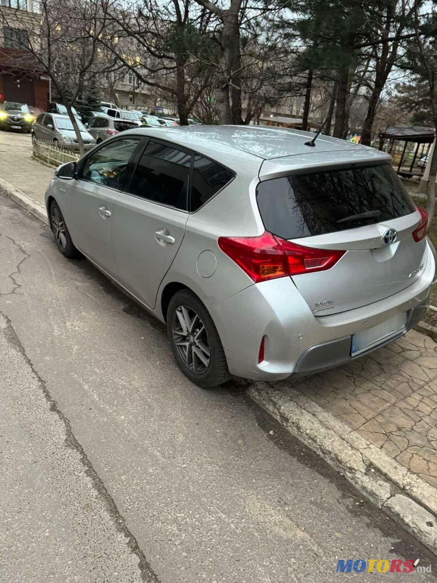 2013' Toyota Auris photo #3
