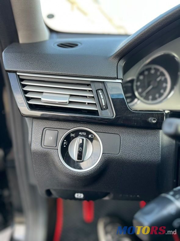 2011' Mercedes-Benz E-Class photo #6