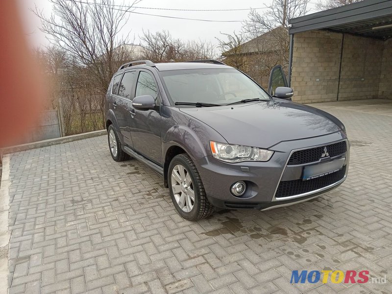 2012' Mitsubishi Outlander photo #1