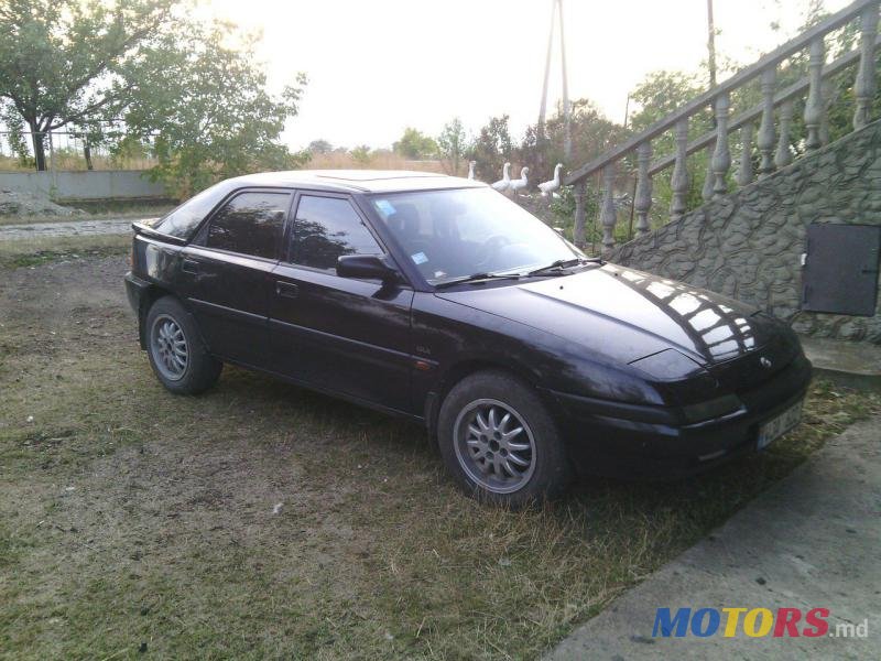 1993' Mazda 323 photo #1