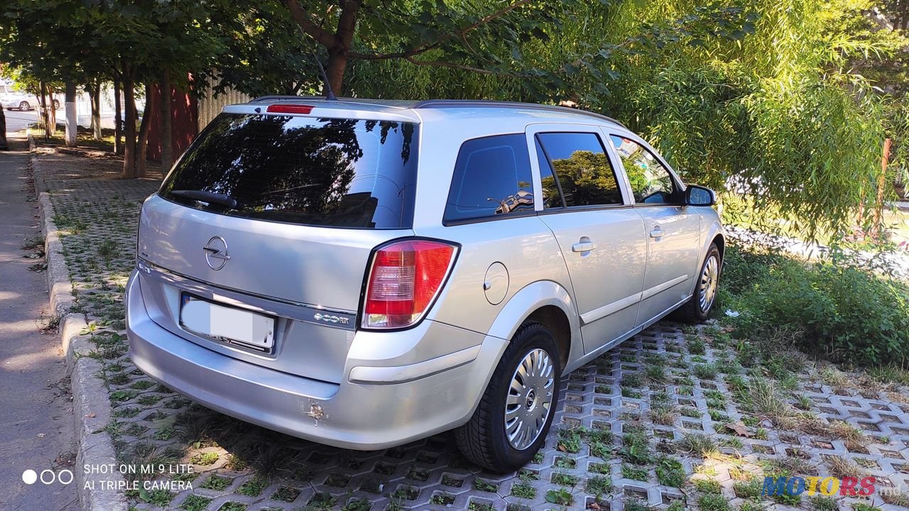 2008' Opel Astra photo #4