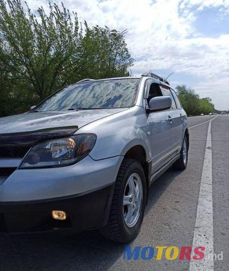 2004' Mitsubishi Outlander photo #1