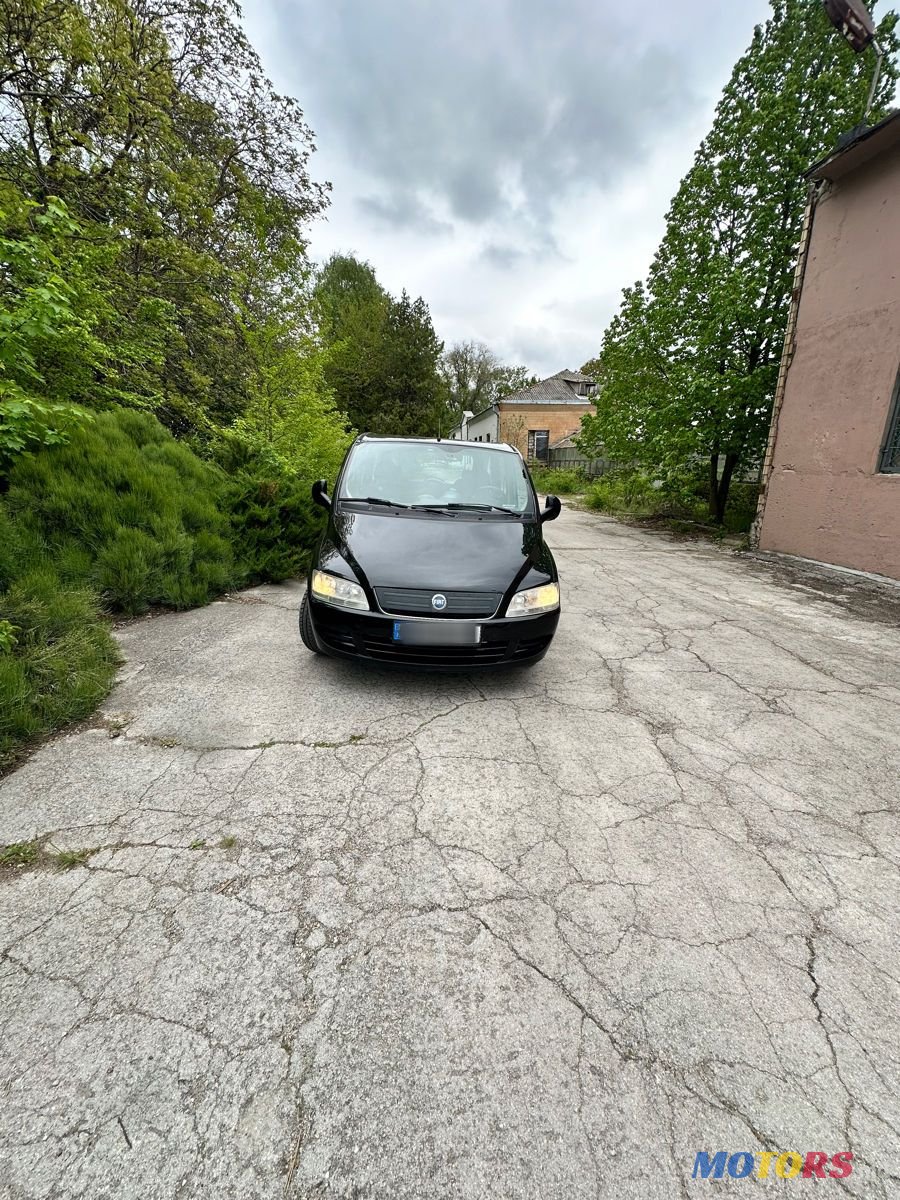 2010' Fiat Multipla photo #1