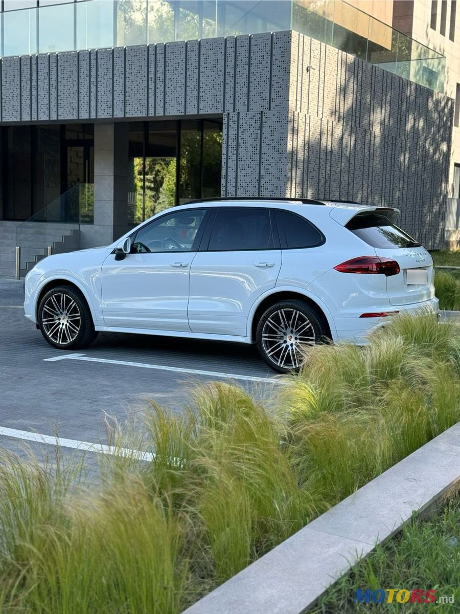 2015' Porsche Cayenne photo #3