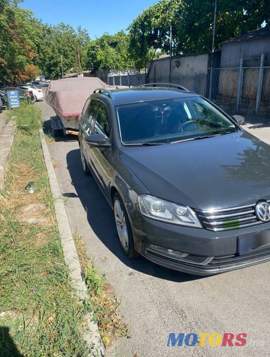 2011' Volkswagen Passat photo #1