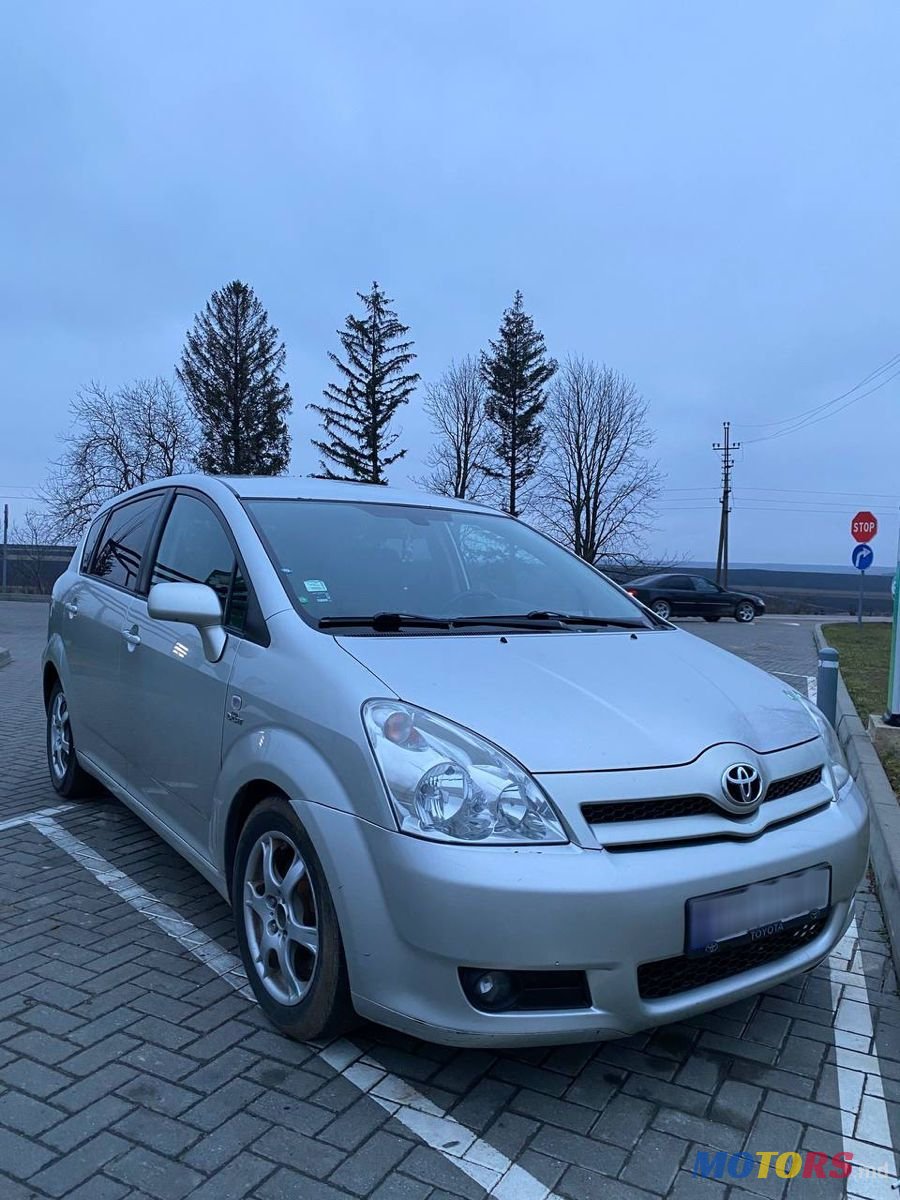 2006' Toyota Corolla Verso photo #1