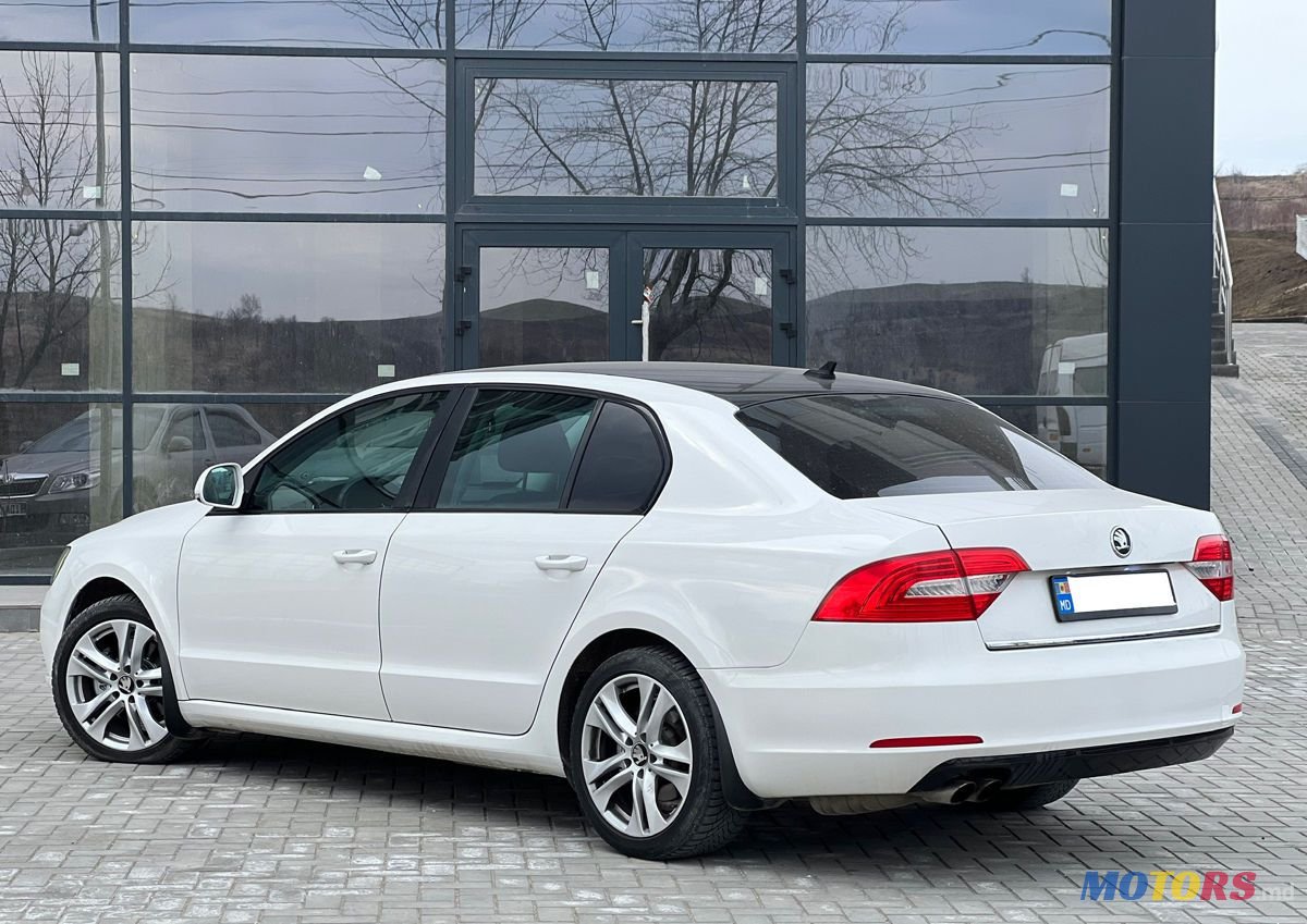 2013' Skoda Superb photo #5