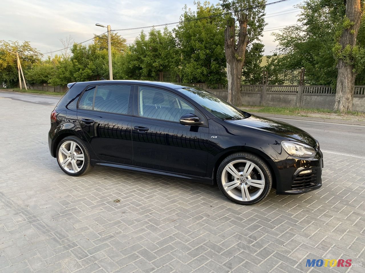 2011' Volkswagen Golf photo #4
