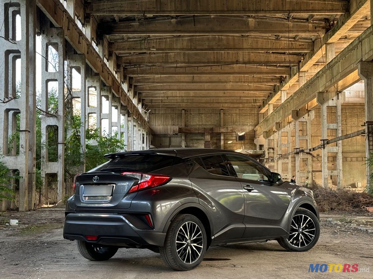 2018' Toyota C-HR photo #2