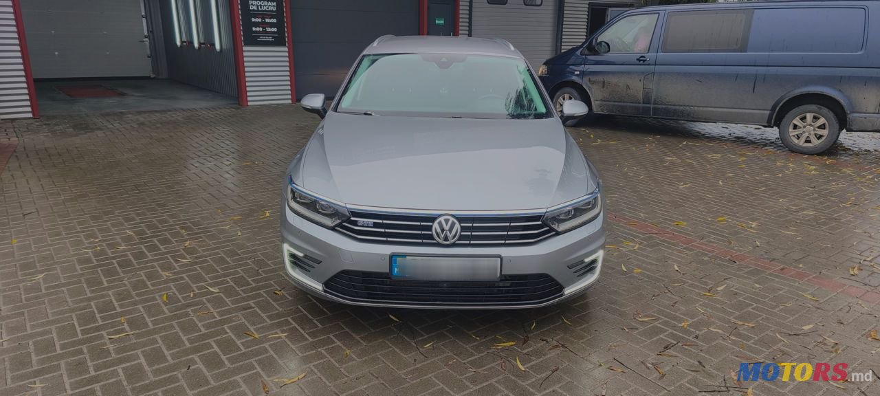 2018' Volkswagen Passat photo #1