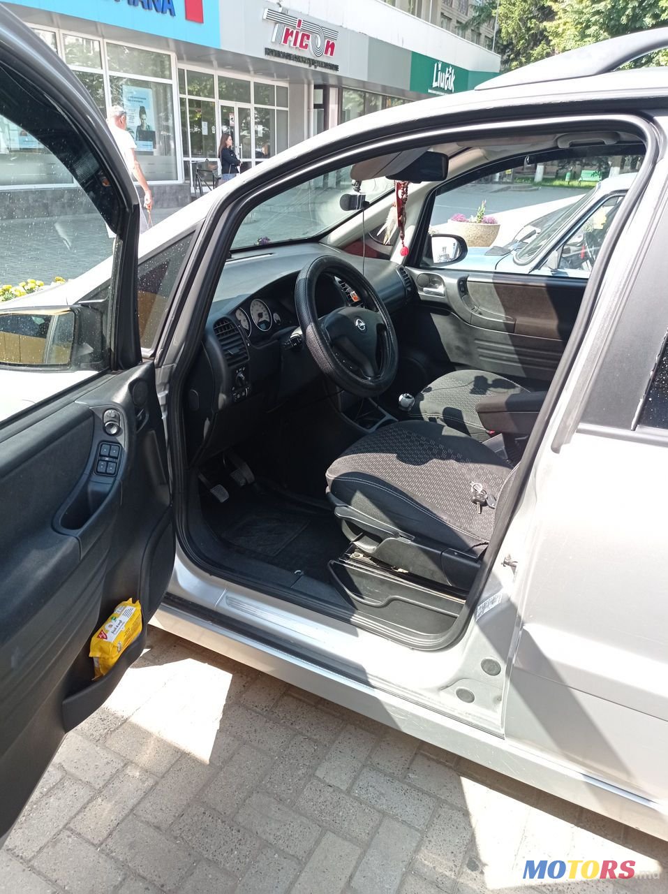 2005' Opel Zafira photo #6