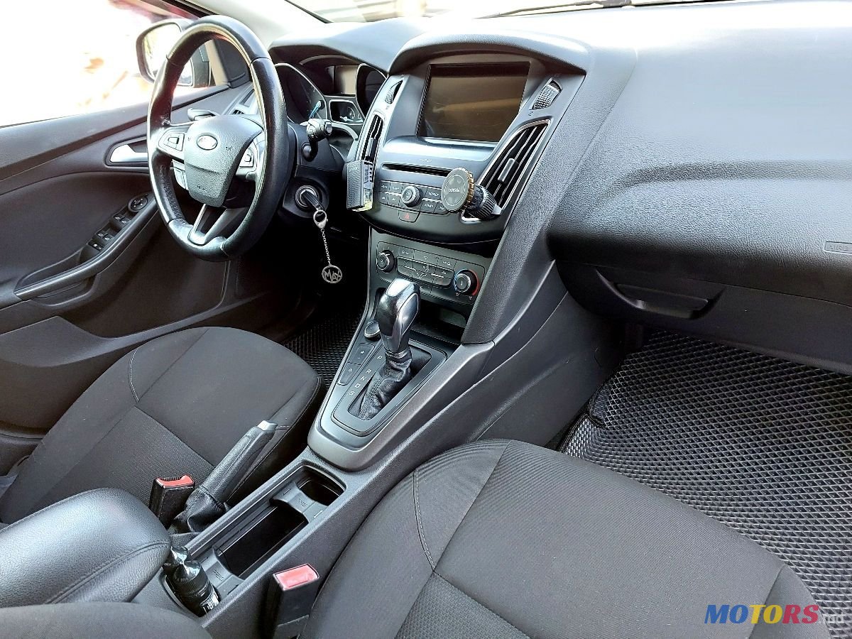 2017' Ford Focus photo #5
