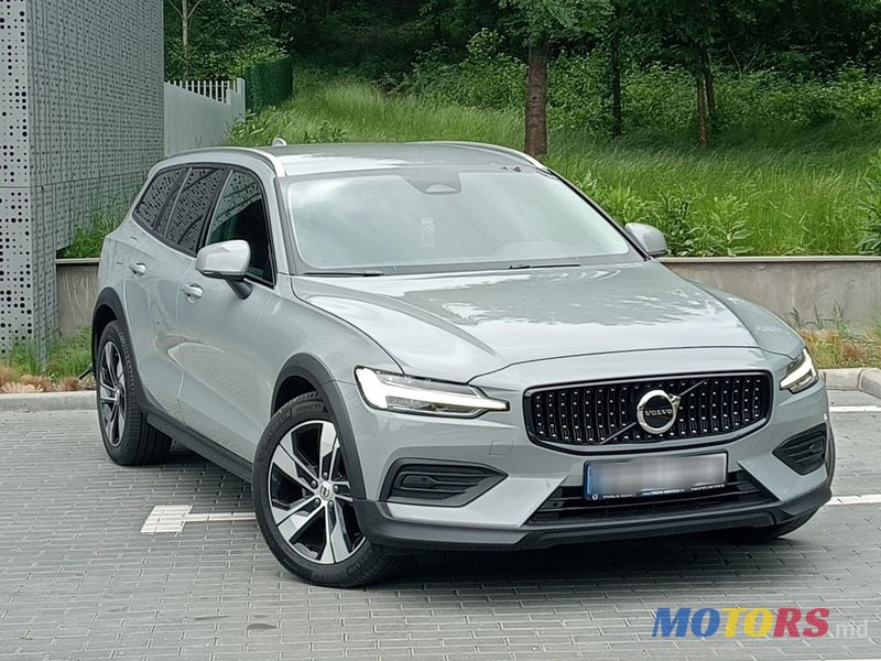 2024' Volvo V60 Cross Country photo #4