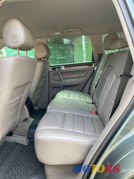 2008' Volkswagen Touareg photo #5