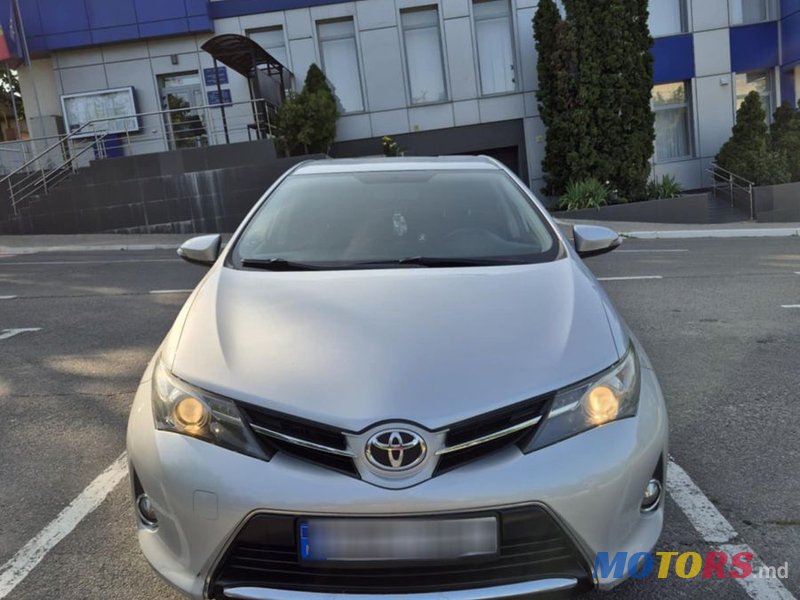 2014' Toyota Auris photo #3