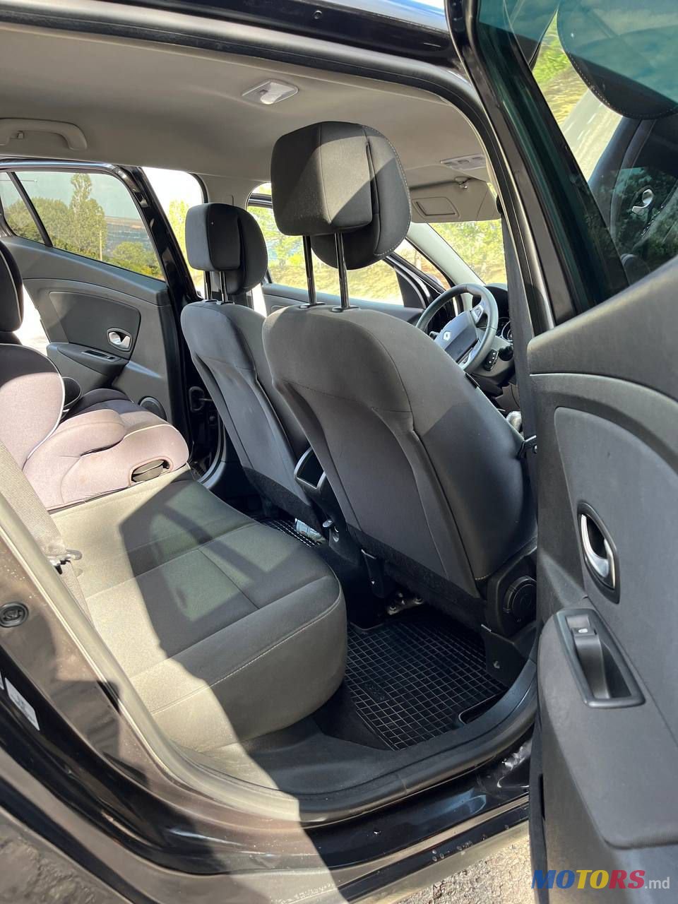 2009' Renault Megane photo #6