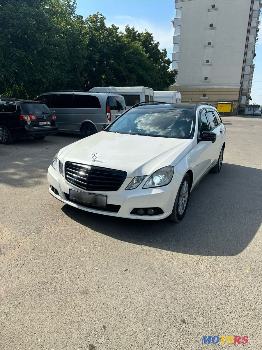 2011' Mercedes-Benz E-Class photo #2