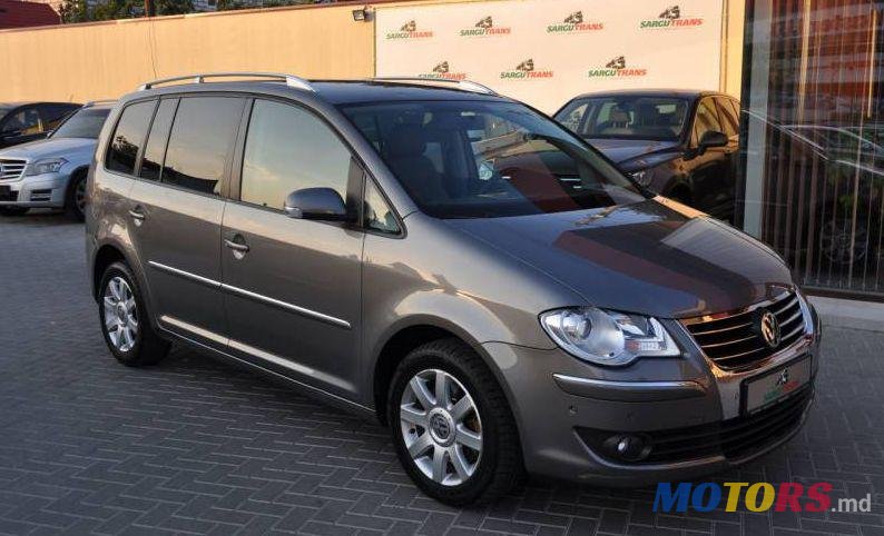 2008' Volkswagen Touran photo #3