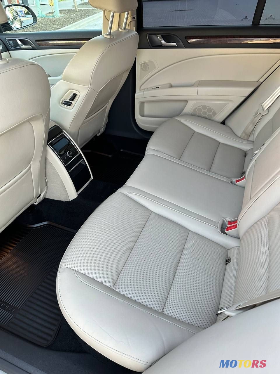 2014' Skoda Superb photo #3