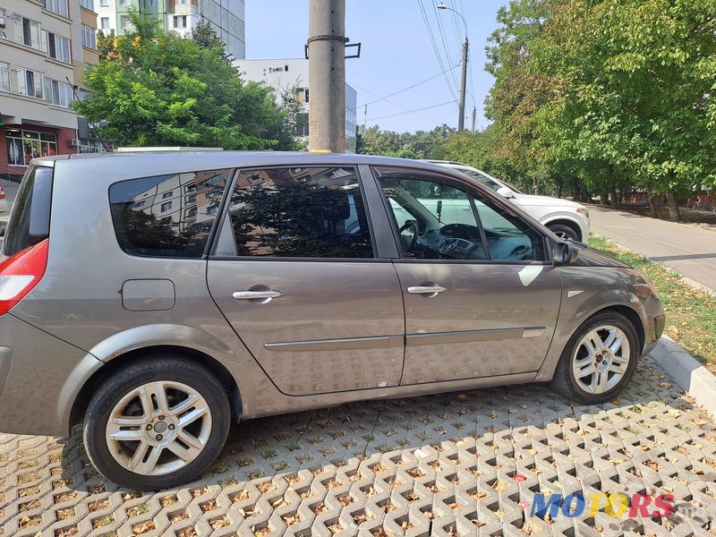 2005' Renault Grand Scenic photo #1