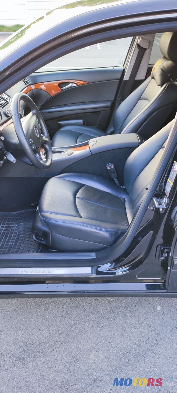 2008' Mercedes-Benz E-Class photo #5