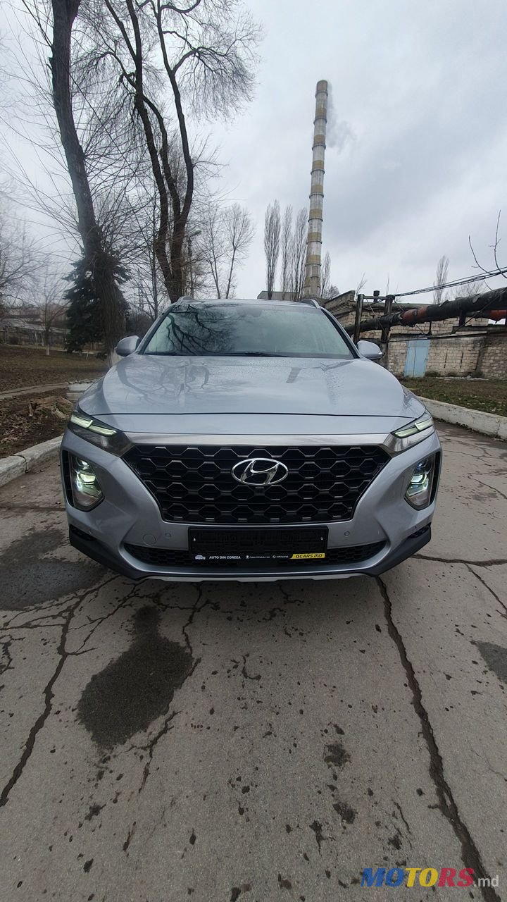 2018' Hyundai Santa Fe photo #2