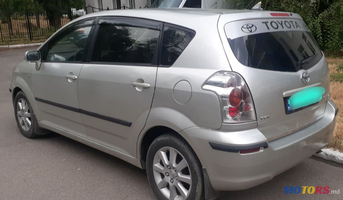 2005' Toyota Corolla Verso photo #4