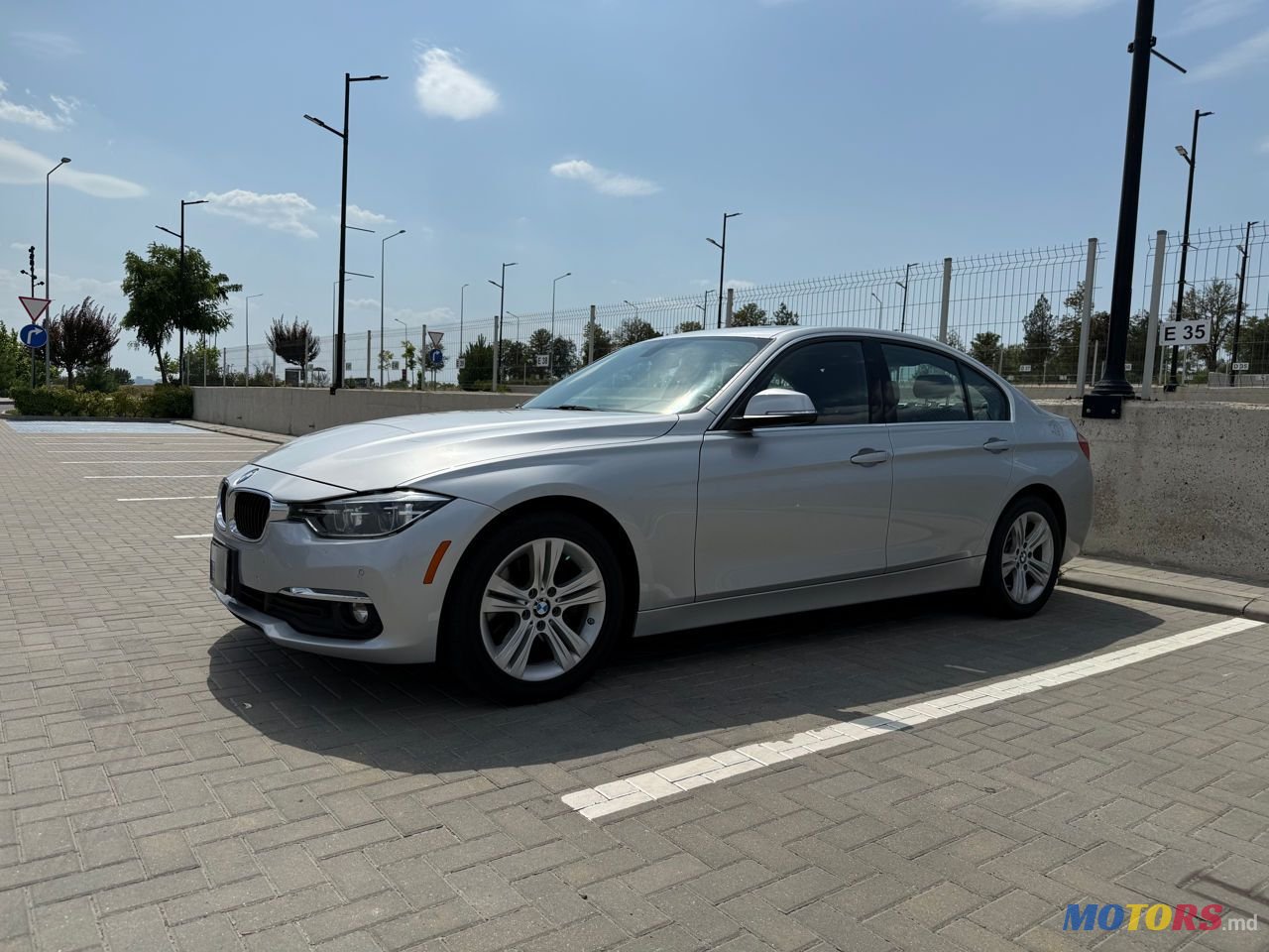 2016' BMW 3 Series photo #3