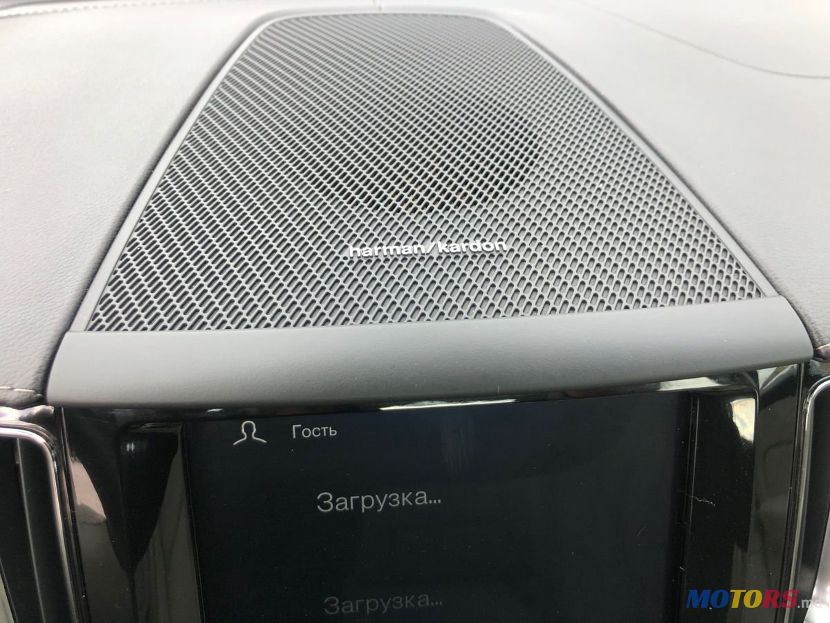 2018' Volvo XC60 photo #6