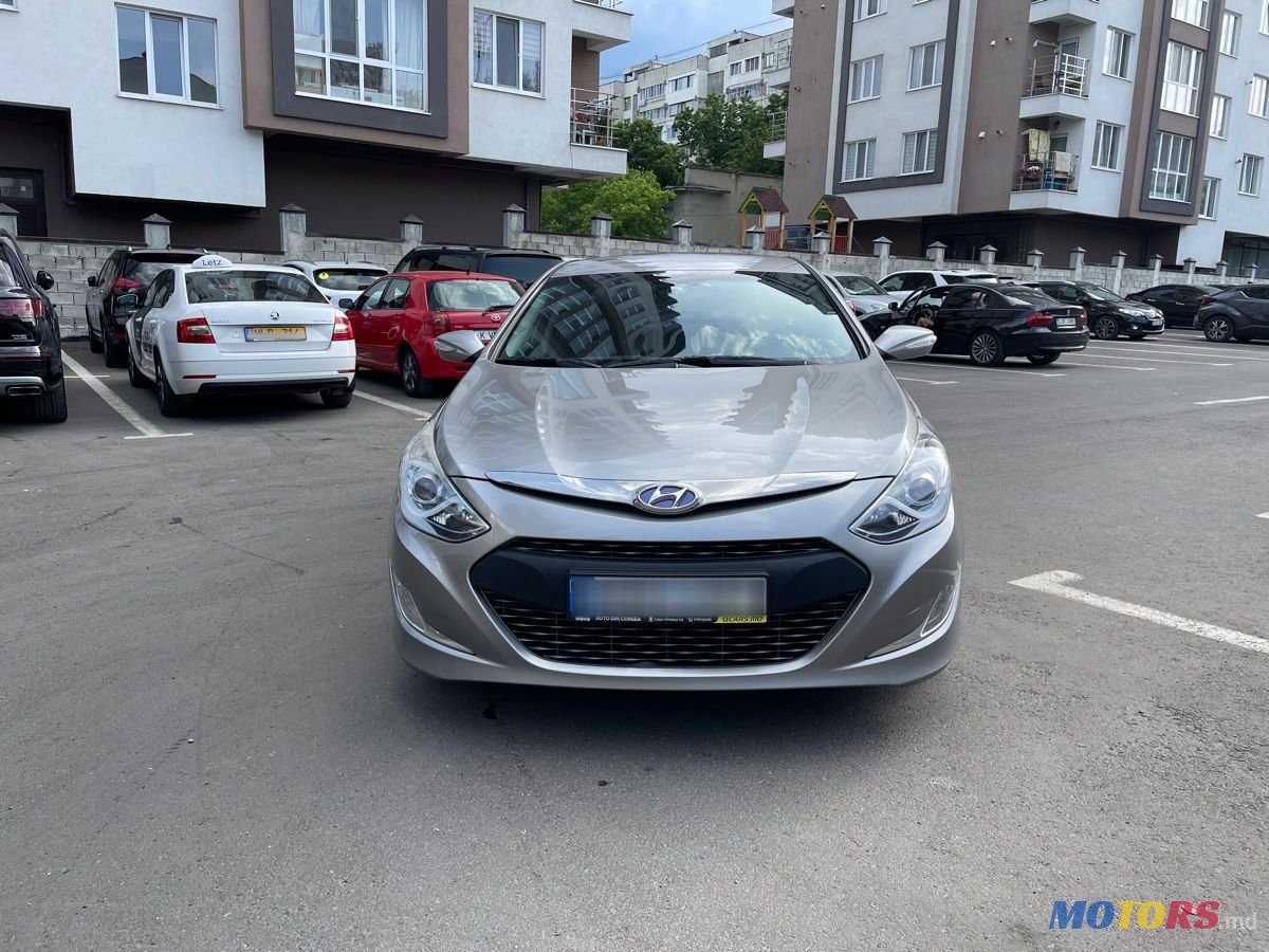 2012' Hyundai Sonata photo #2