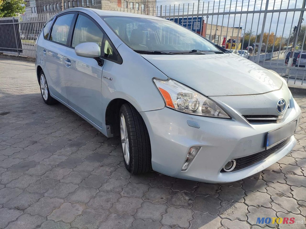 2012' Toyota Prius v photo #4