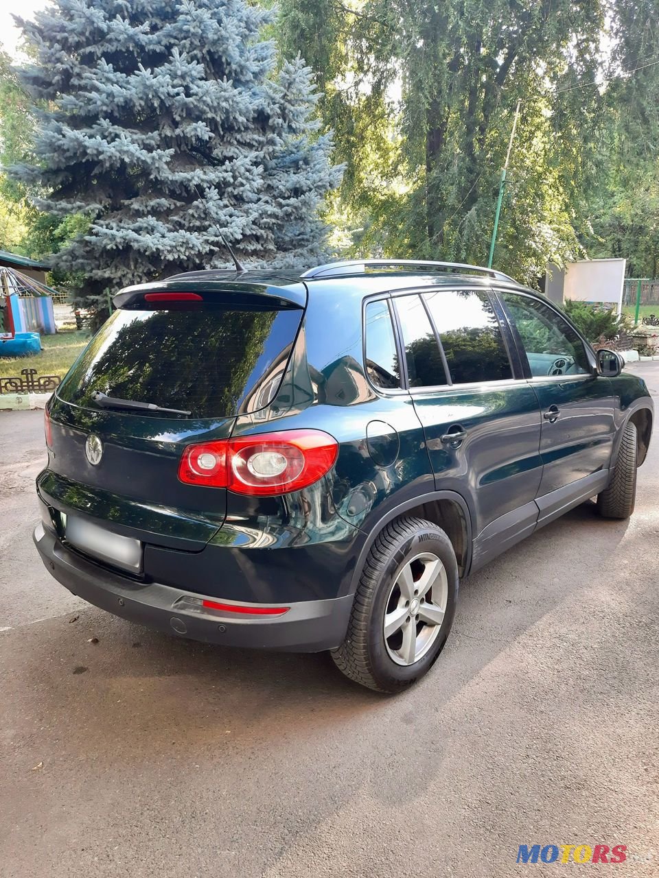 2010' Volkswagen Tiguan photo #2