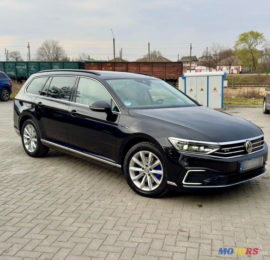 2020' Volkswagen Passat photo #2