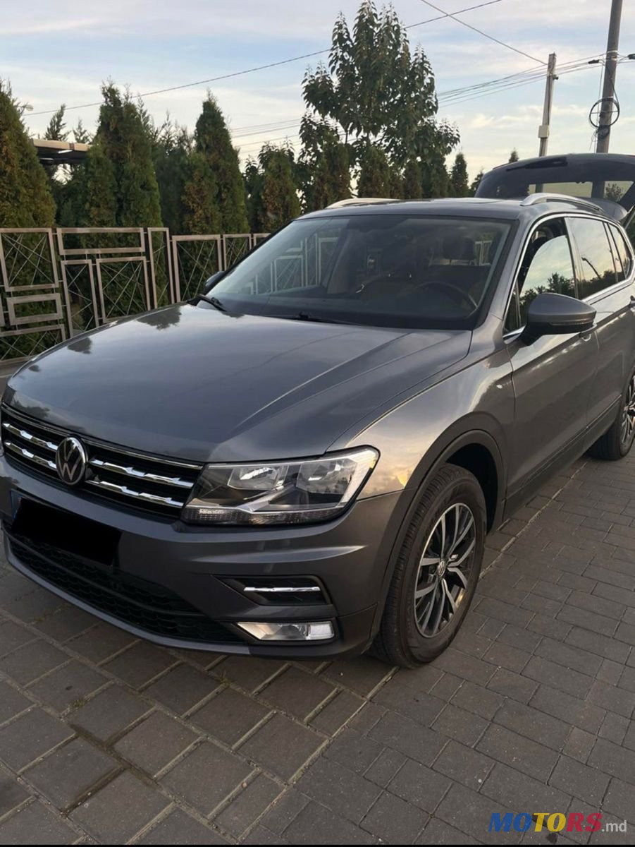 2019' Volkswagen Tiguan photo #1
