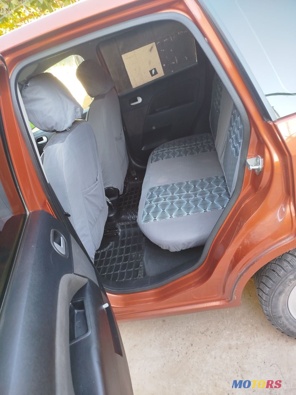 2004' Ford Fiesta photo #2