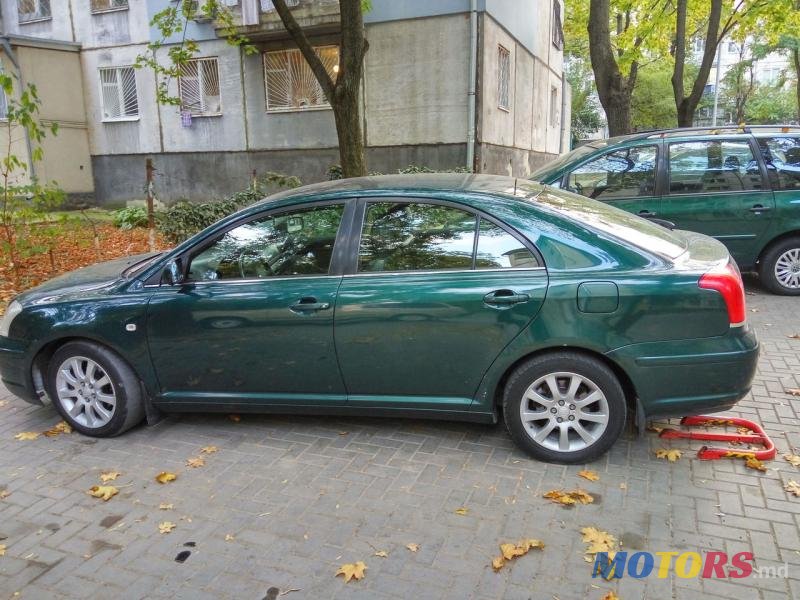 2004' Toyota Avensis photo #2