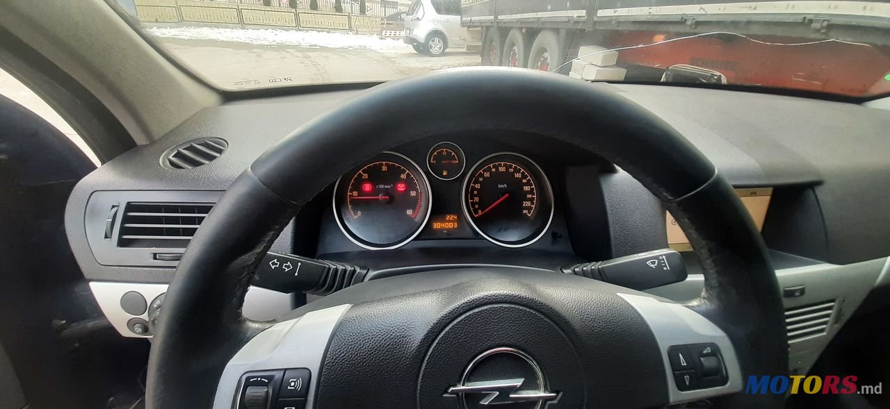 2010' Opel Astra photo #4