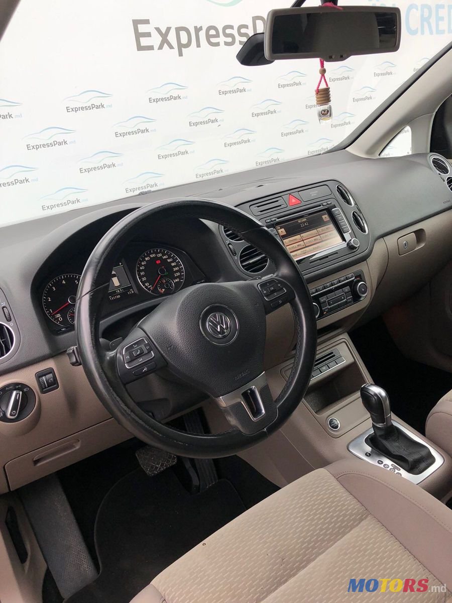 2011' Volkswagen Golf Plus photo #5