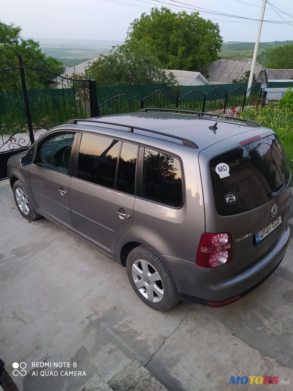2008' Volkswagen Touran photo #1