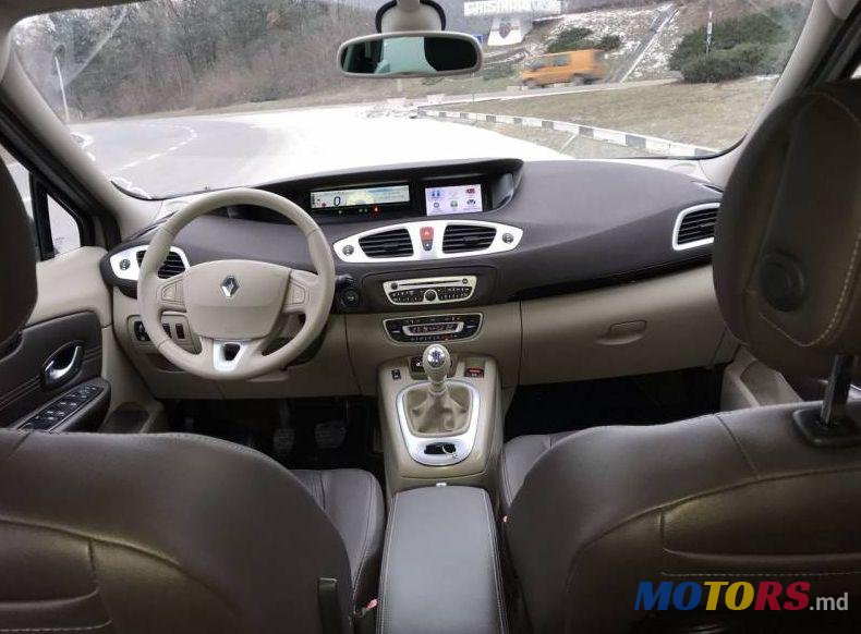 2009' Renault Grand Scenic photo #1