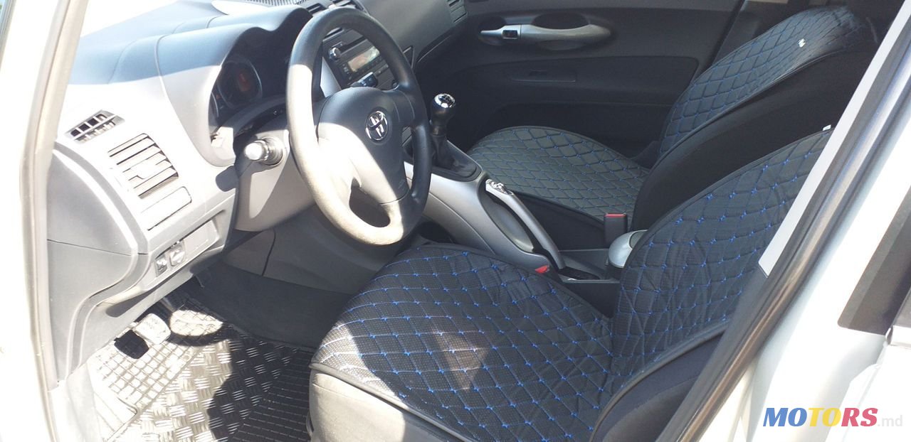 2007' Toyota Auris photo #6