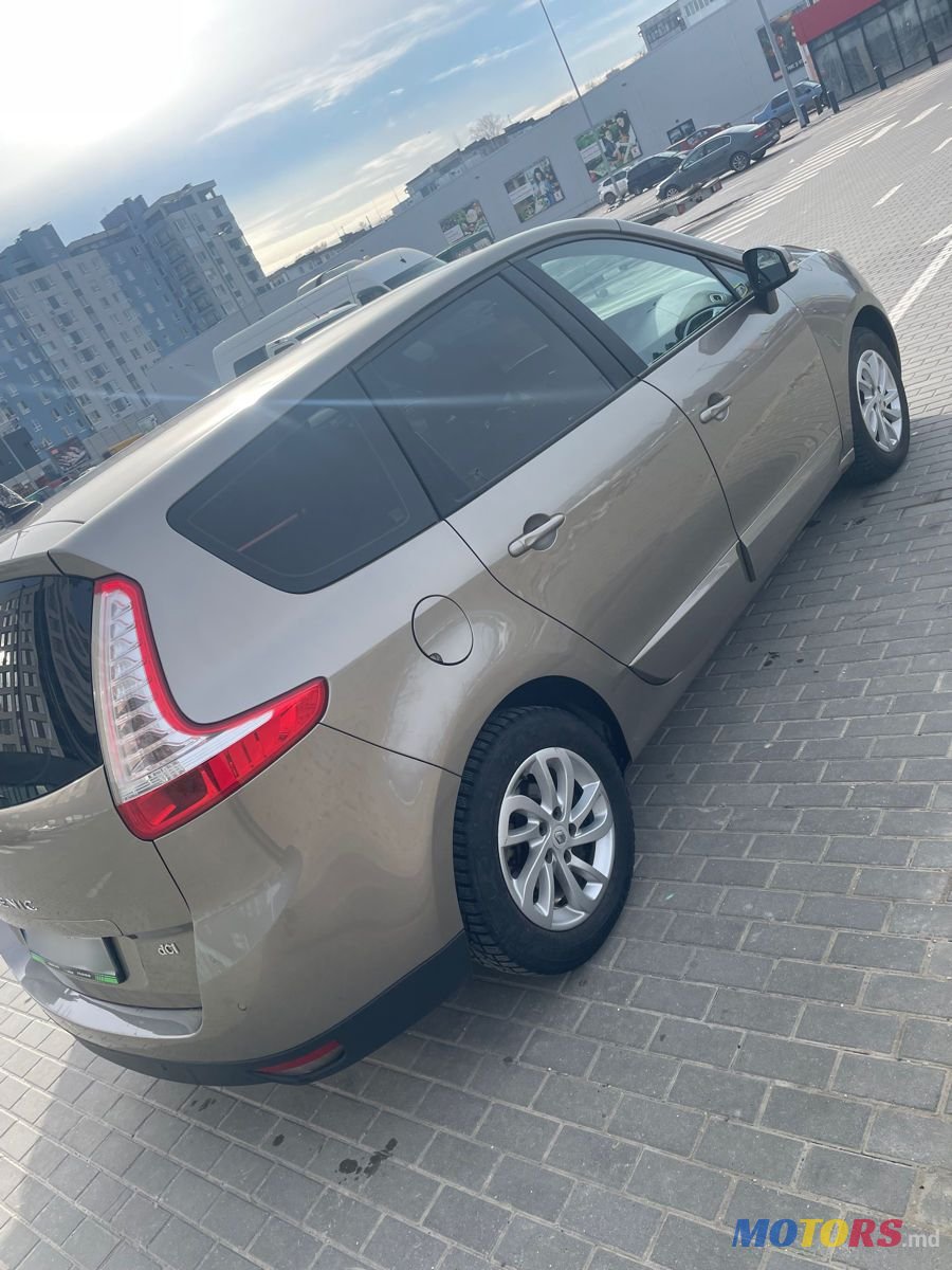 2012' Renault Grand Scenic photo #4