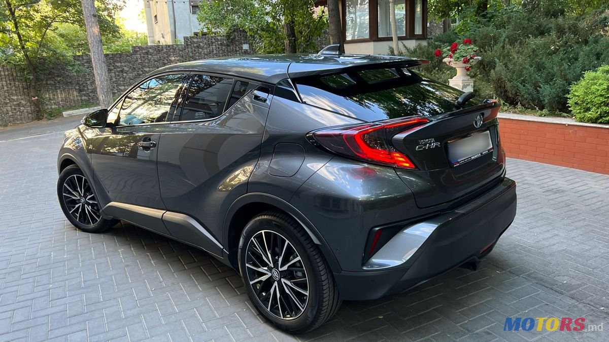 2017' Toyota C-HR photo #3