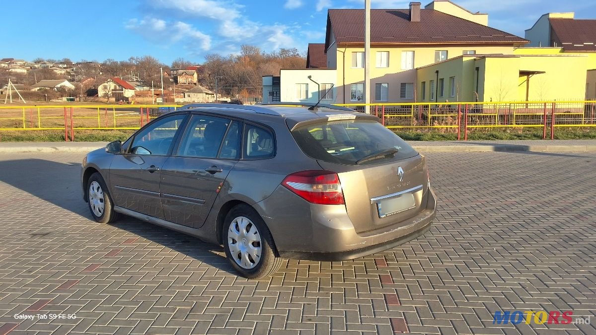2008' Renault Laguna photo #6