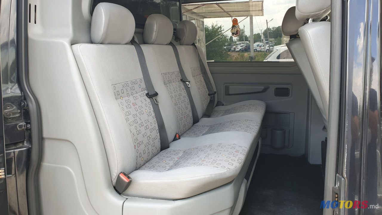 2008' Volkswagen Transporter photo #6