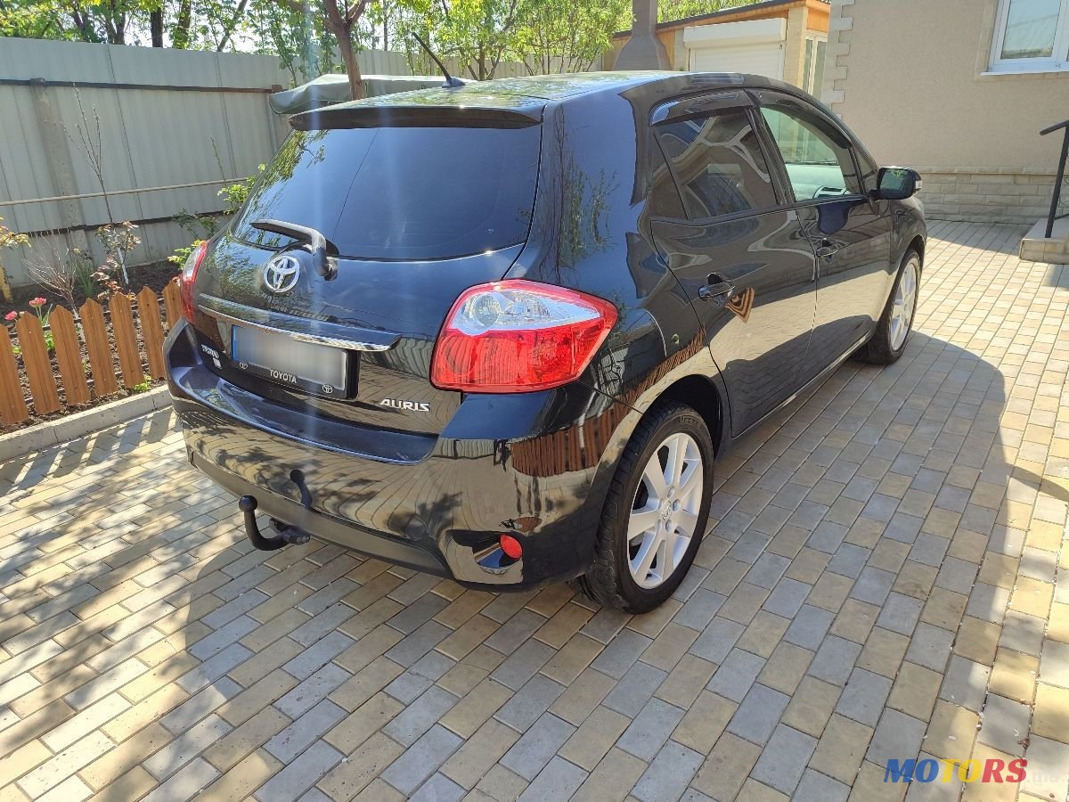 2010' Toyota Auris photo #3