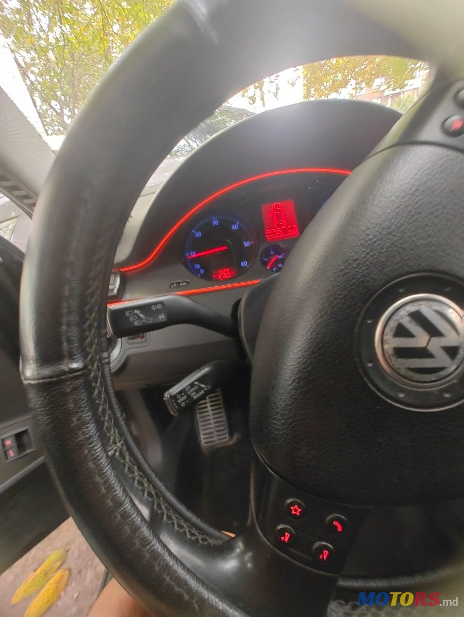 2008' Volkswagen Passat photo #5