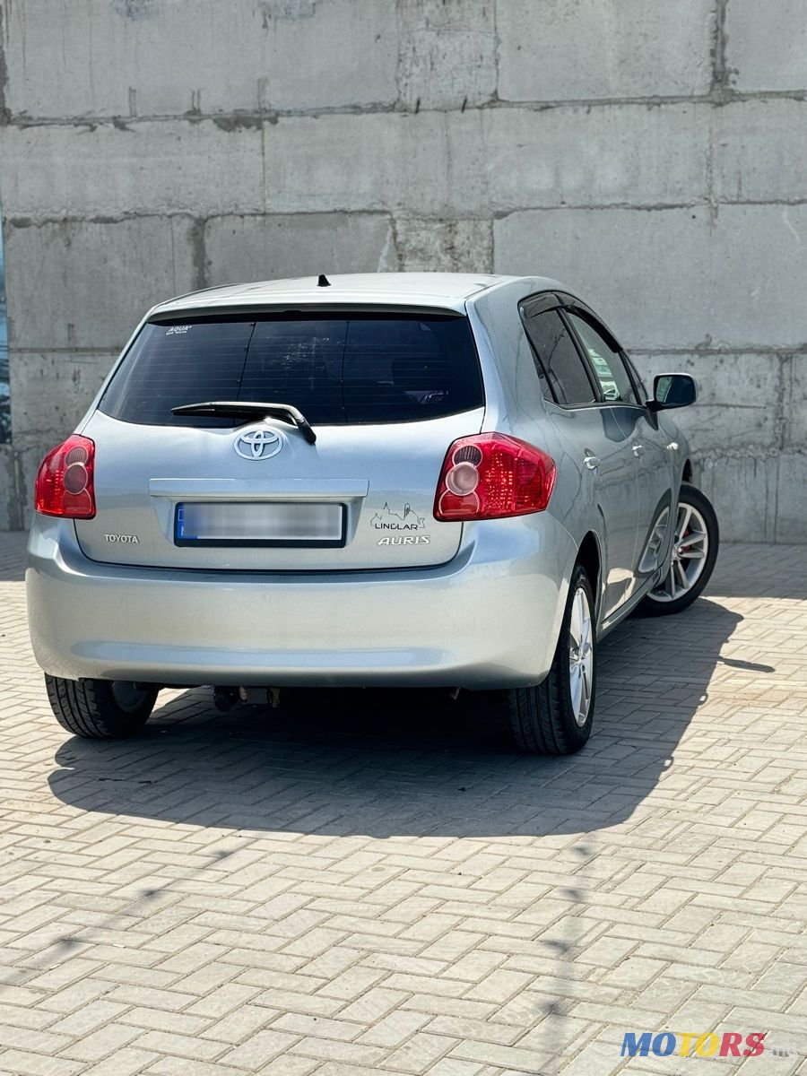 2009' Toyota Auris photo #3