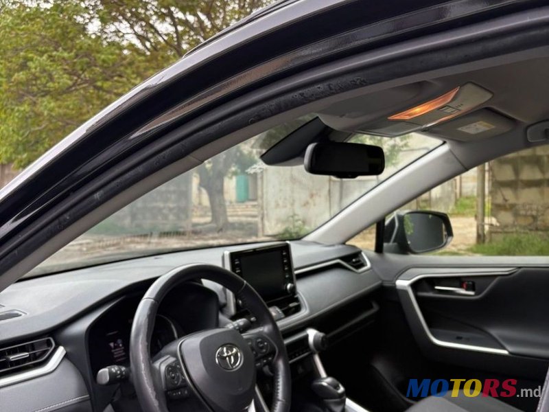2020' Toyota RAV4 photo #6