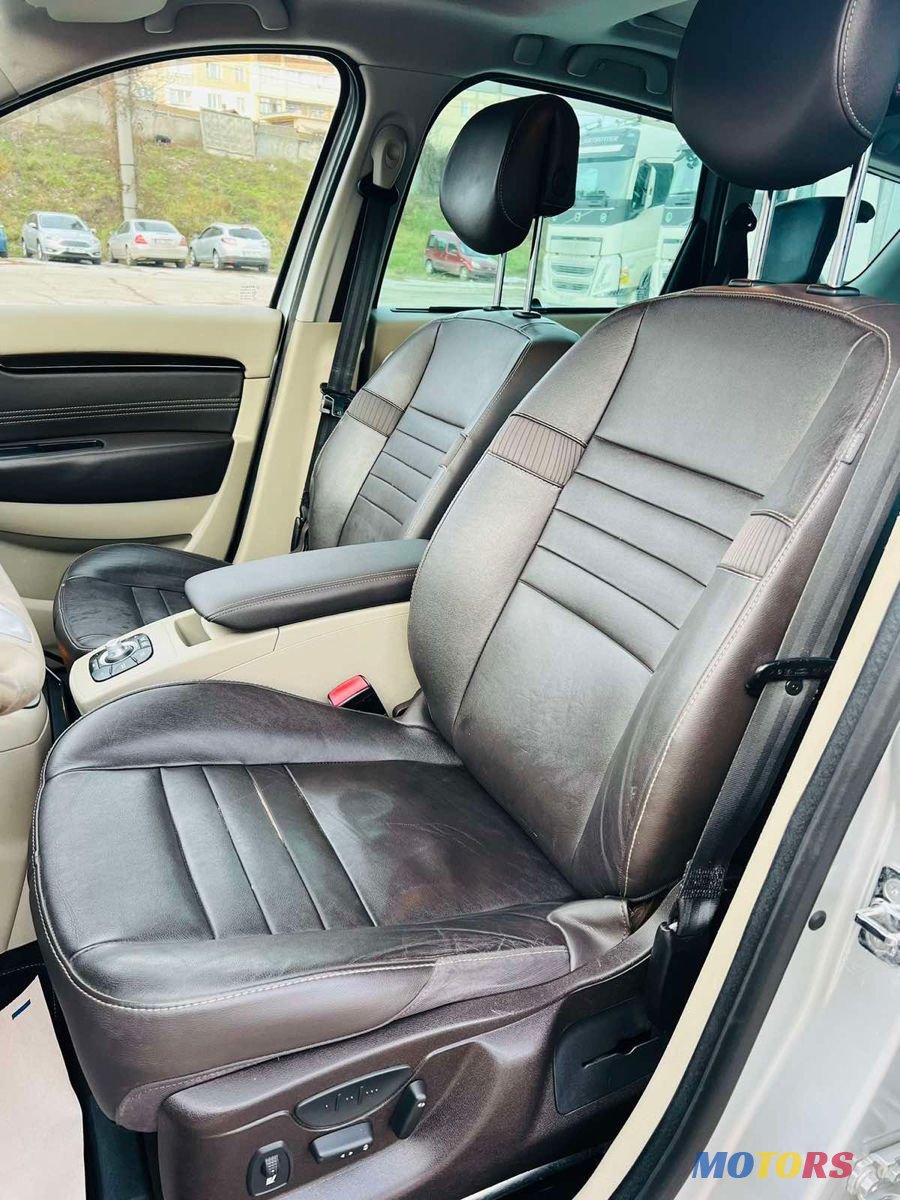 2011' Renault Grand Scenic photo #5